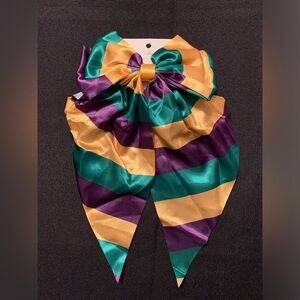 Mardi Gras Hair Bow. Perfect for Mardi Gras and Carnival!